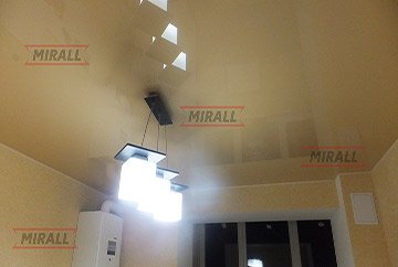 Фотографії натяжних стель в кухні