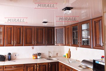 Фотографії натяжних стель в кухні